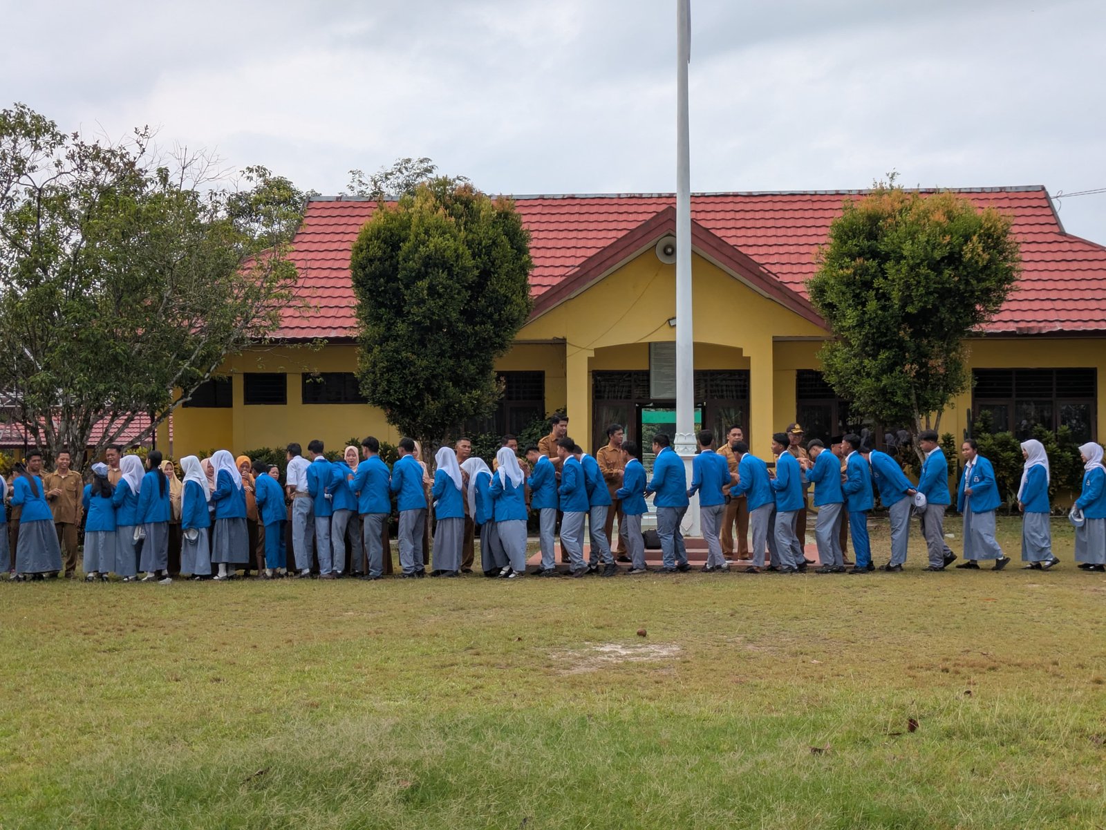 Hangatnya Kebersamaan Usai Ramadan: SMAN 1 Balai Riam Gelar Halal Bihalal Penuh Makna