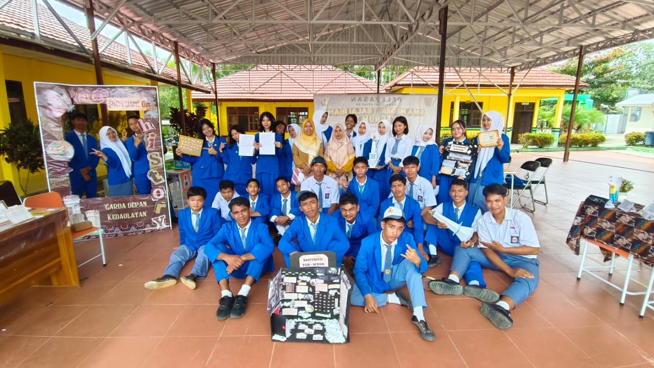 Belajar Sejarah dengan Cara Berbeda: Siswa SMAN 1 Balai Riam Gelar Pameran Mini “Jejak Langkah Bangsa”