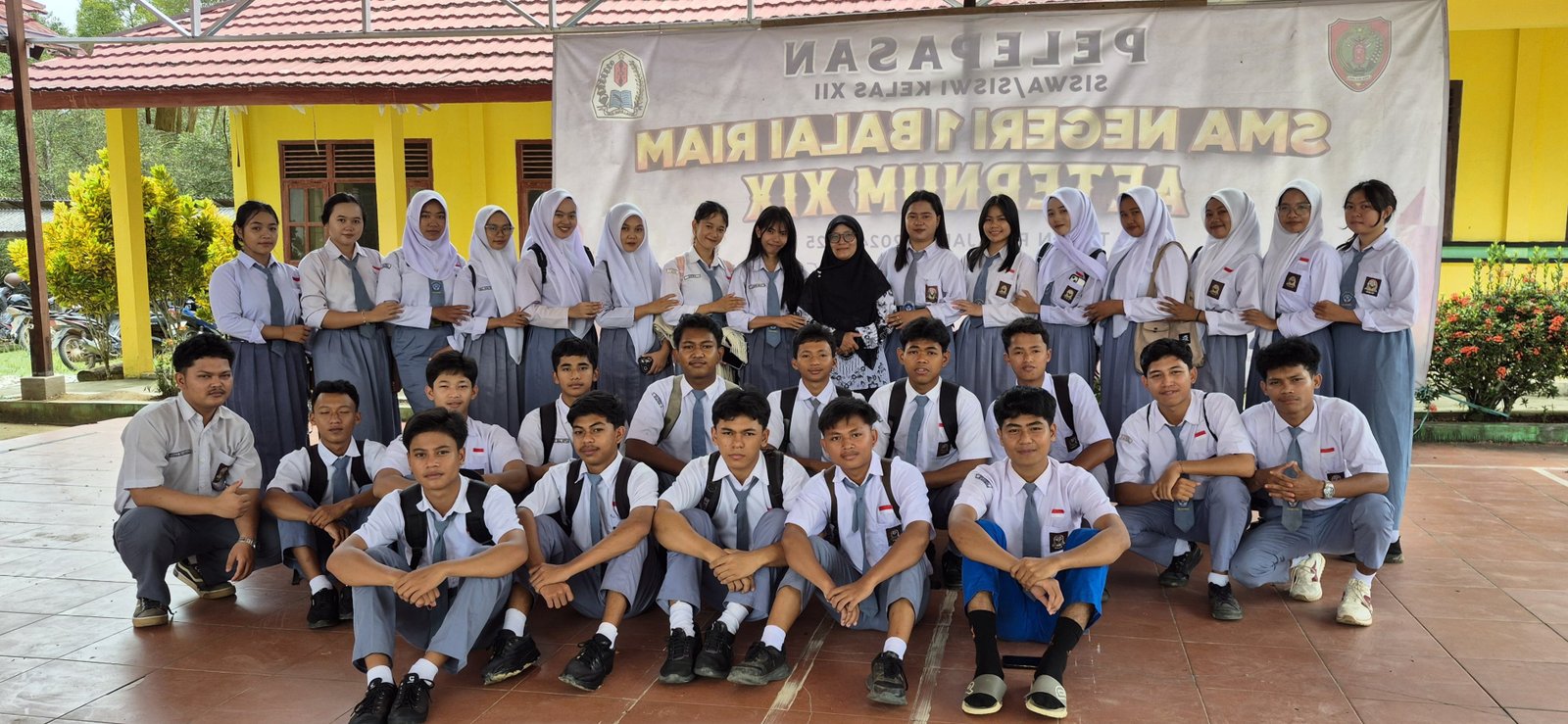 Lantang dan Penuh Makna: Siswa SMAN 1 Balai Riam Sampaikan Pidato Lingkungan dalam Ujian Praktik Bahasa Indonesia