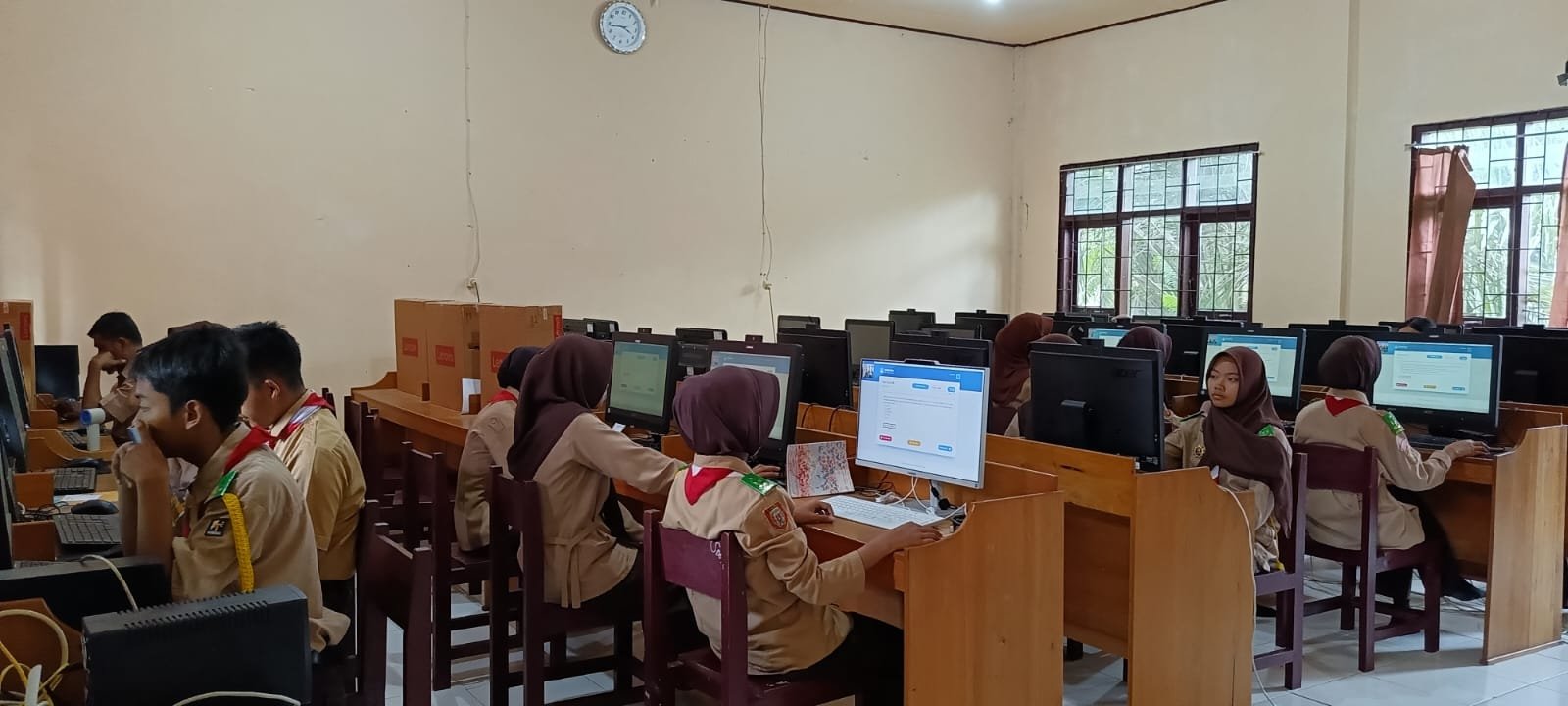 Siap Berkompetisi! Peserta Didik SMAN 1 Balai Riam Ikuti Simulasi OSN-K 2026 Secara Daring