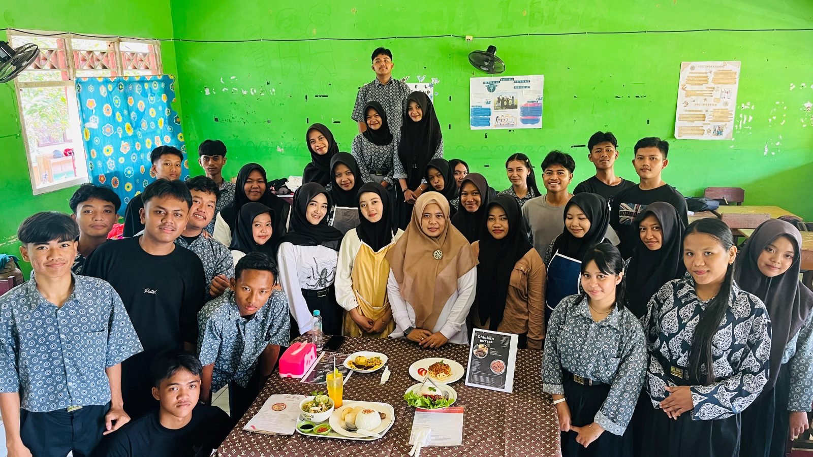 Kreatif dan Terampil! Peserta Didik Kelas XI SMAN 1 Balai Riam Praktik Membuat Masakan Kontinental dan Oriental