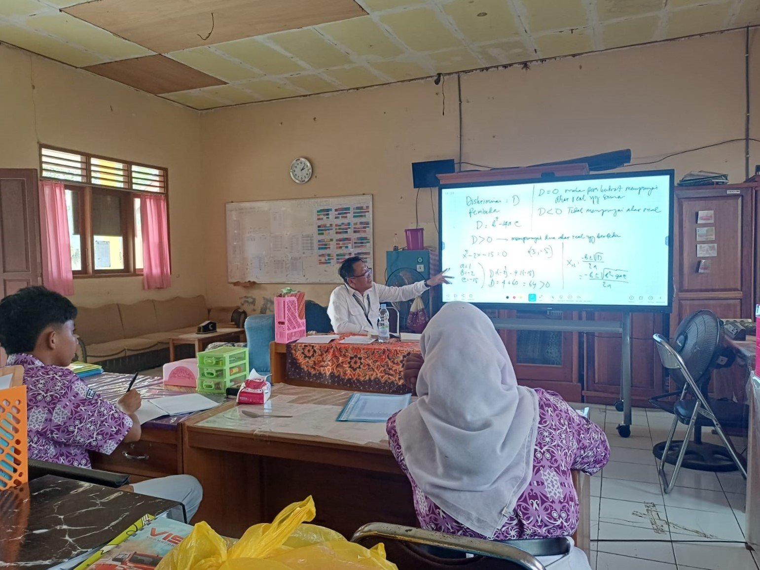 Pulang Sekolah, Semangat Belajar Belum Usai! Guru dan Murid SMAN 1 Balai Riam Mulai Matangkan Persiapan OSN 2027